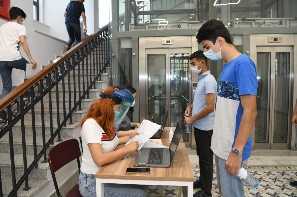 Azərbaycan-Fransız Universitetinə (UFAZ) bakalavr pilləsi üzrə qəbul imtahanı keçirilib - VİDEO/FOTO